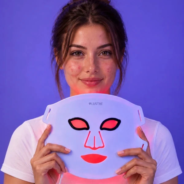 Die LED-Maske gegen Unreinheiten bei aktiven Pickeln